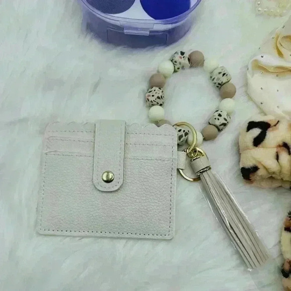 Woman’s Accessories Bundle Package - Picture 6 of 8